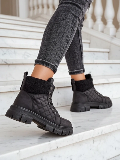 Royalfashion Schwarzer isolierter Damen-Trapper-Stiefel Hogenaf