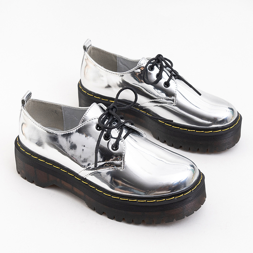 Срібні жіночі лаковані напівчеревики Belita