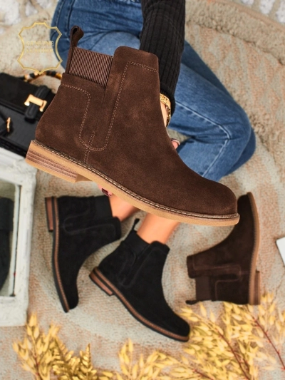 Cuoio Elegante: Braune Wildlederstiefeletten für stilvolle Frauen