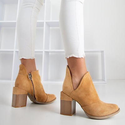 Hellbraune Damenstiefeletten mit Cintura-Ausschnitten - Schuhe 1