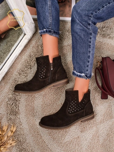 Ariadne Stiefeletten aus natürlichem dunkelbraunem Wildleder, flache Absätze 3 cm