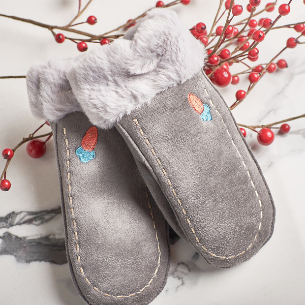 Graue Kinderhandschuhe an Schnur und Handschuhen - Fäustlinge