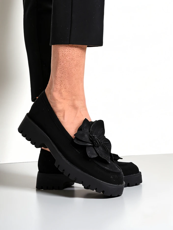 Royalfashion Eco-Suede Damenmokassins mit einer Floverse-Blume