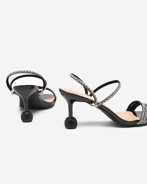 Чорні лаковані шльопанці на низьких підборах Lakopi