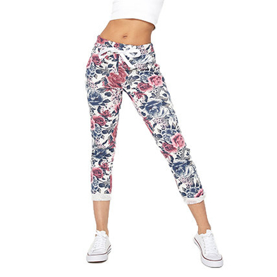 Weiße Damenhose mit kastanienbraunen Blumen - Kleidung