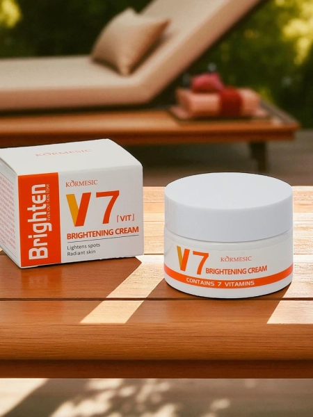 Illuminierende Gesichtscreme mit einem Komplex aus 7 Vitaminen