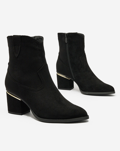 Royalfashion Schwarze Damenstiefel auf einem Pfosten Estrate