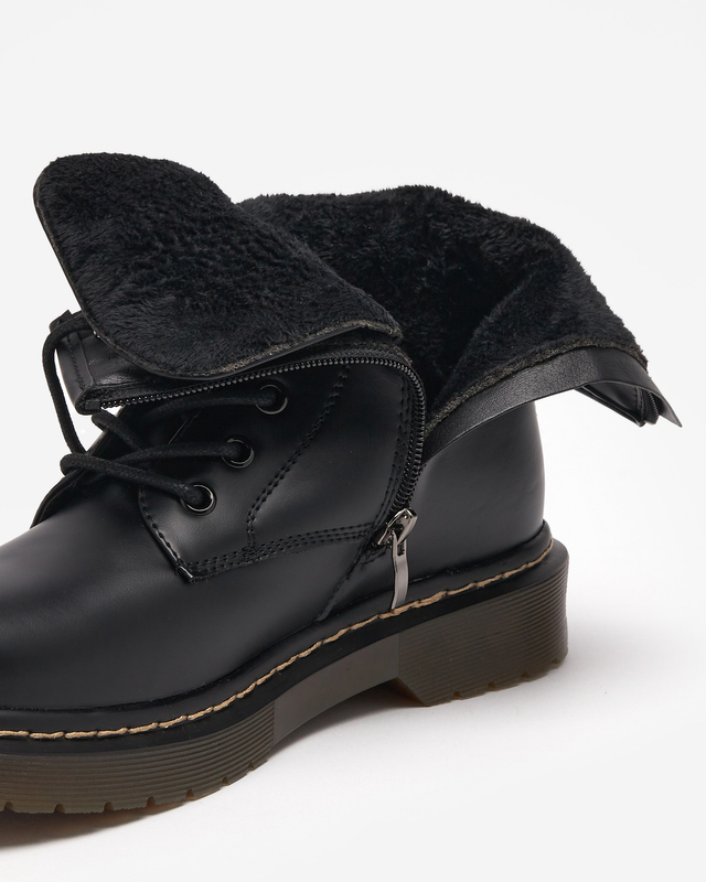 Schwarze, matte Damenstiefel mit Derisa-Nieten - Schuhe