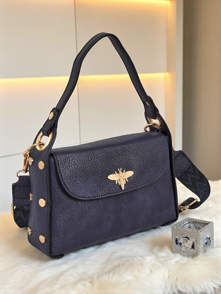 Damen Handtasche Melia Cielo – Marineblaues Öko-Leder mit Bienenmotiv
