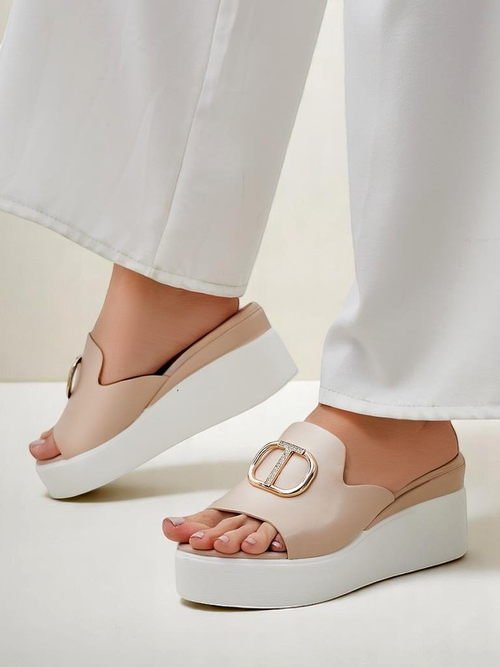 Royalfashion жіночі босоніжки на танкетці Daffin