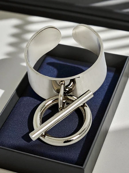 Dolce Vita Armreif-Armband mit dekorativen Charms