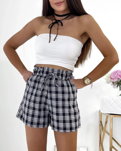 Жіночі чорні картаті короткі шорти Royalfashion