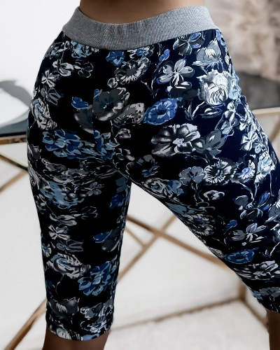 Damen 3/4 Shorts in Marineblau und Blumen PLUS SIZE - Kleidung