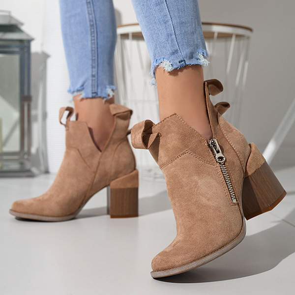 Hellbraune Damenstiefel auf einem eckigen Pfosten Darera - Schuhe