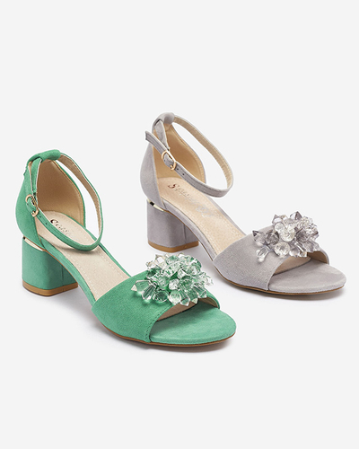 Grüne Damensandalen auf einem Pfosten mit dekorativen Kristallen Cerosso- Footwear