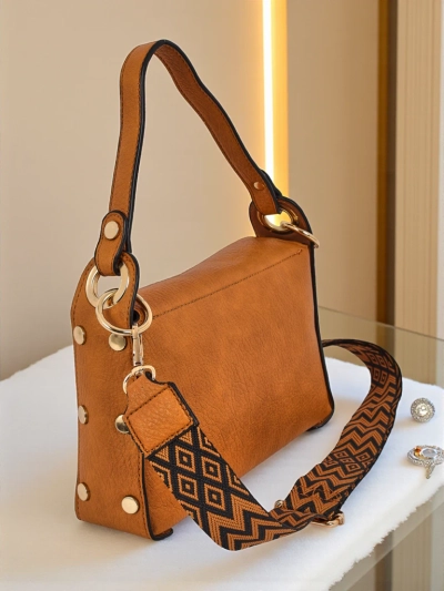 Damen Handtasche Minerva gelb aus Öko-Leder, goldene Bienen-Verzierung, Boho-Riemen