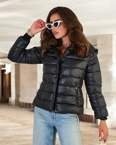 Royalfashion Schwarze Damen-Steppjacke mit Kapuze