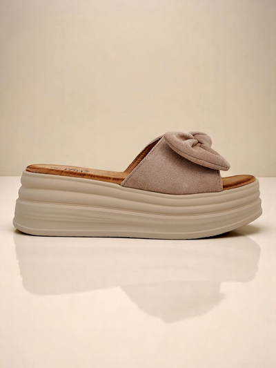 Royalfashion Жіночі шльопанці на платформі Givan