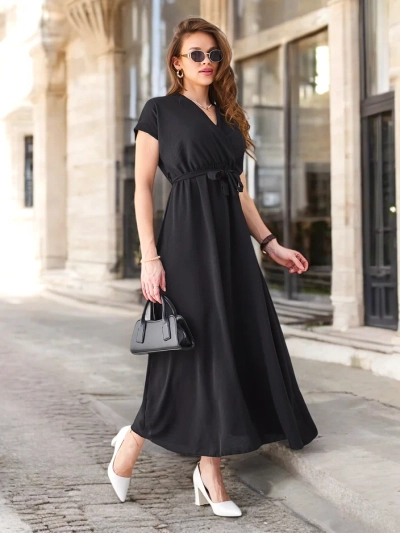 Royalfashion Жіноча міді-сукня з об'ємним вирізом, короткими рукавами та поясом