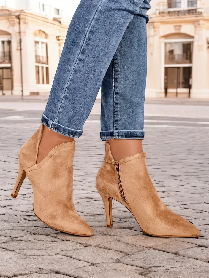 Hellbraune Damenstiefel auf einem Stilett Annalisa - Schuhe