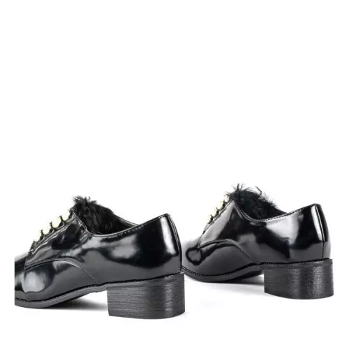 OUTLET Чорне взуття з перлами Nessi - Взуття