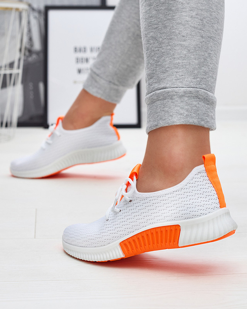 Білі жіночі спортивні туфлі з помаранчевими вставками Kedeti - Взуття