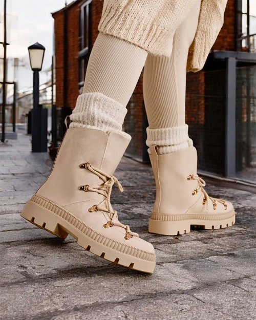 Жіночі зимові чоботи Royalfashion Lorii з шнурівкою. Жіночі зимові чоботи з верхом зі штучної шкіри. Підкладка з хутра всередині, чоботи на шнурівці. Ідеально підходить для зими! 87654321 <p>ЖІНОЧІ ЧОБОТИ ЗИМОВІ ЧОБ?