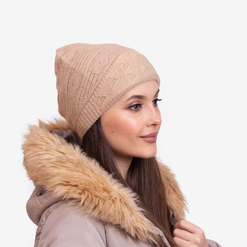 Бежева жіноча шапка