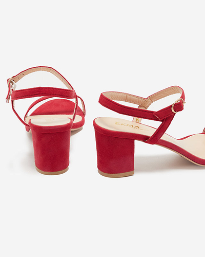 Rote Usopi Damensandalen auf einem Pfosten - Schuhe