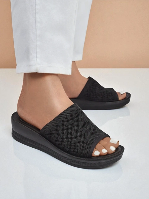 Royalfashion Жіночі босоніжки на низькій танкетці Elara