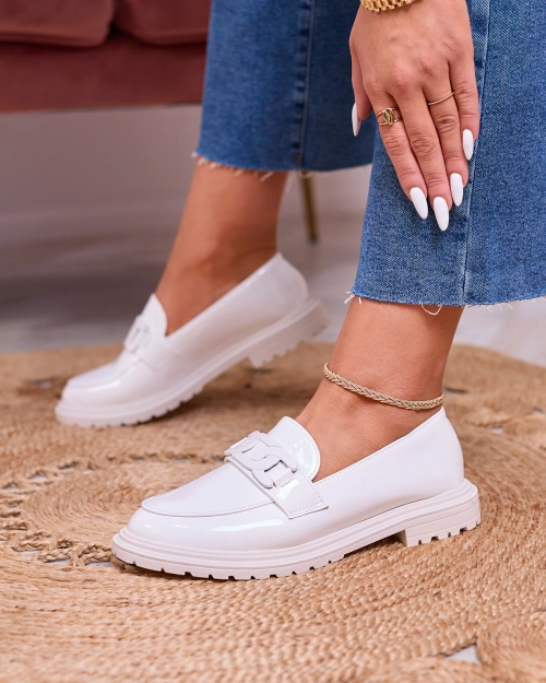 Royalfashion Білі лаковані мокасини для жінок Dafench