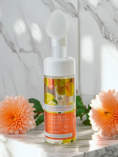 Reinigende und feuchtigkeitsspendende Gesichtsreinigungsschaum reduziert Verfärbungen ZITRONE 150 ml