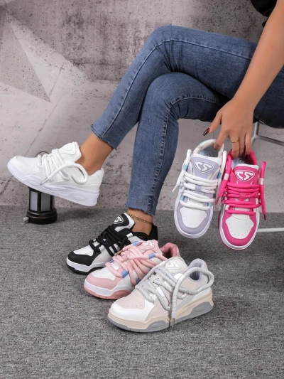 Royalfashion Damen Sport-Sneaker mit dekorativen Schnürsenkeln Clesiv