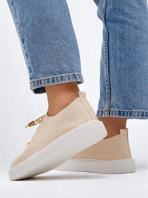 Royalfashion Жіночі перфоровані спортивні туфлі на шнурівці Vaned