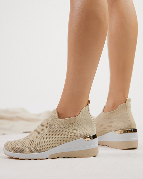 Бежеве спортивне взуття жіноче на танкетці Rishmia - Взуття