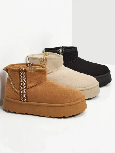 Kurze Damenstiefel a'la Schneestiefel Pravel