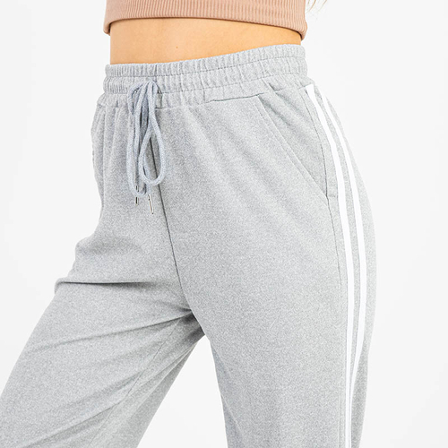 Сірі жіночі спортивні штани з білими смужками - Одяг