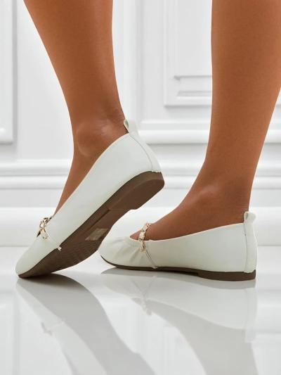 Weiße Damenballerinas Callista mit Kette – Öko-Leder, italienische Klassik