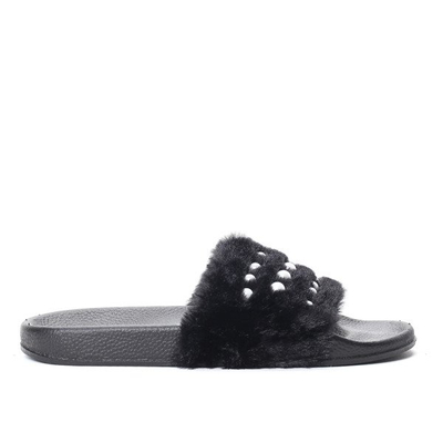 Czarne klapki z perełkami - Obuwie