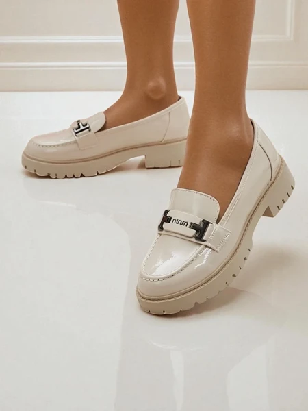 Damen Loafer Atena beige mit flachem Absatz aus Öko-Leder