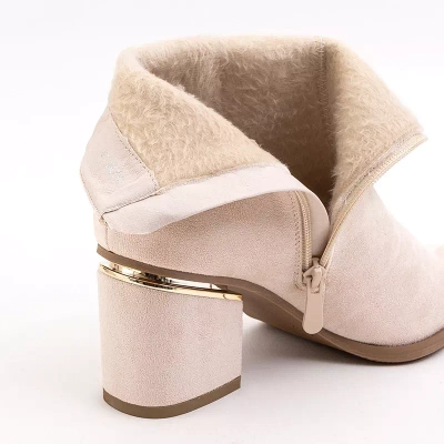 OUTLET Beige Damenstiefel auf niedrigem Pfosten Morax - Schuhe