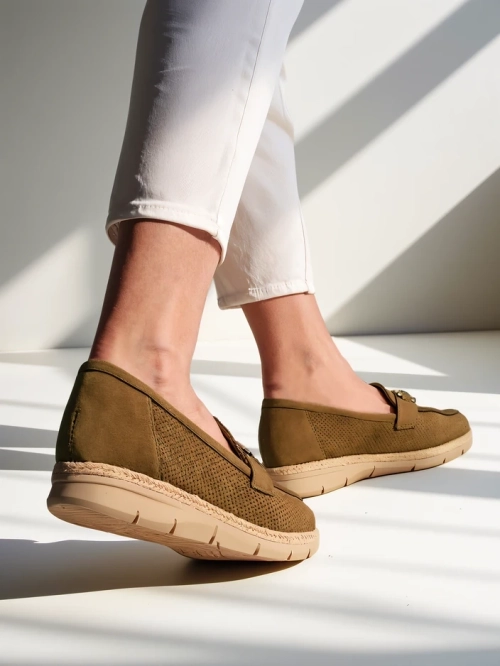 Royalfashion Жіночі туфлі з декоративним акцентом на носку