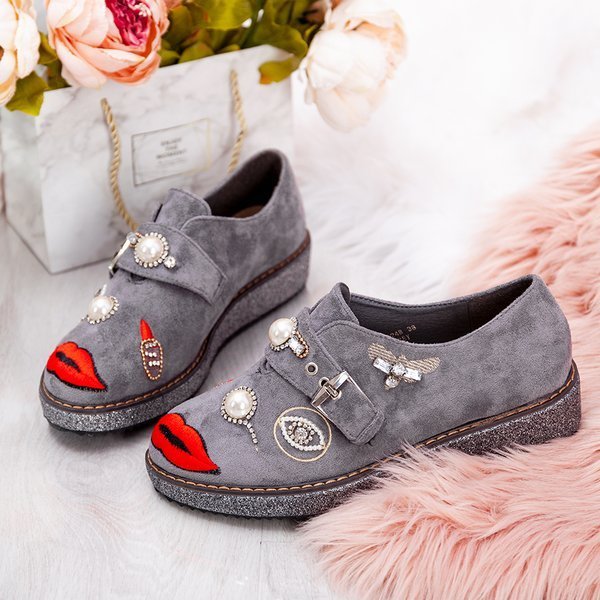 Graue niedrige Schuhe mit Lagerrla-Verzierungen - Schuhe