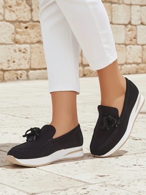 Жіночі лофери Aelia чорні із замшевої екошкіри на танкетці 4 см