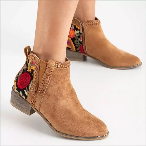 OUTLET Коричневі жіночі чоботи з декоративною вишивкою Hastieli - Туфлі