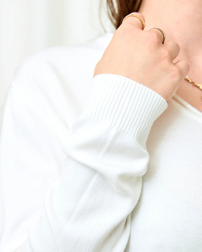 Royalfashion Weißer Damenpullover mit Herzausschnitt