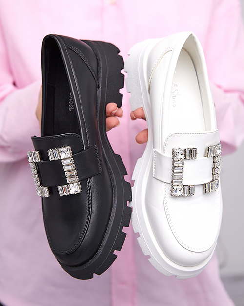 Чорні матові жіночі туфлі зі сріблястою пряжкою Vusito - Взуття