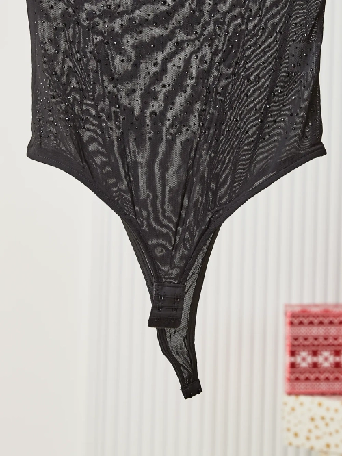 Рояльфешн Чорне жіноче тіло з зірками