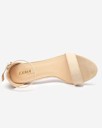 Beige Damensandalen auf der Nelino-Post - Schuhe