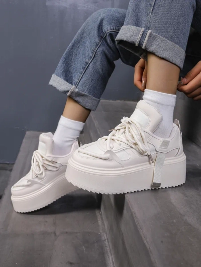Royalfashion Sport-Sneaker für Damen auf einer Plattform Aeroll